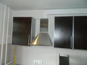 Установка вытяжки на кухне в Тобольске